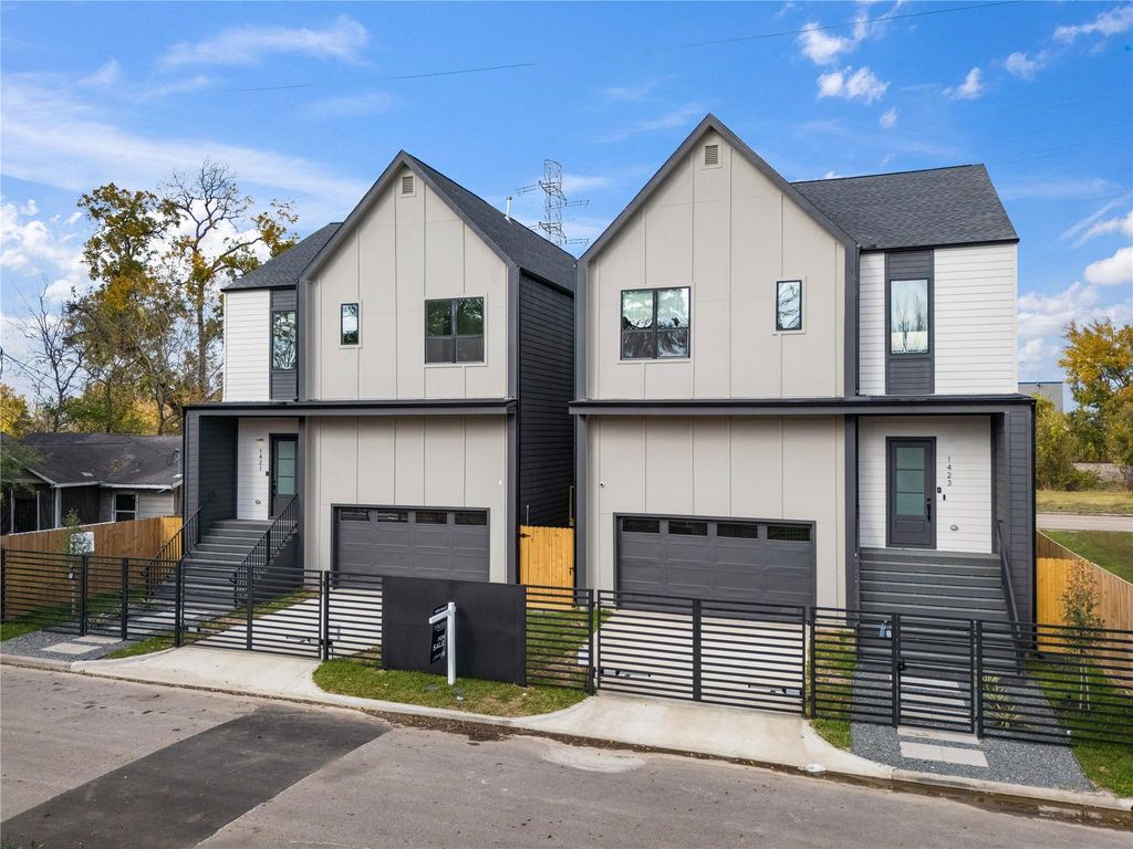 With a bold silhouette and thoughtfully proportioned design, Vecino’s exterior makes a refined architectural statement in the Delafield Project.
